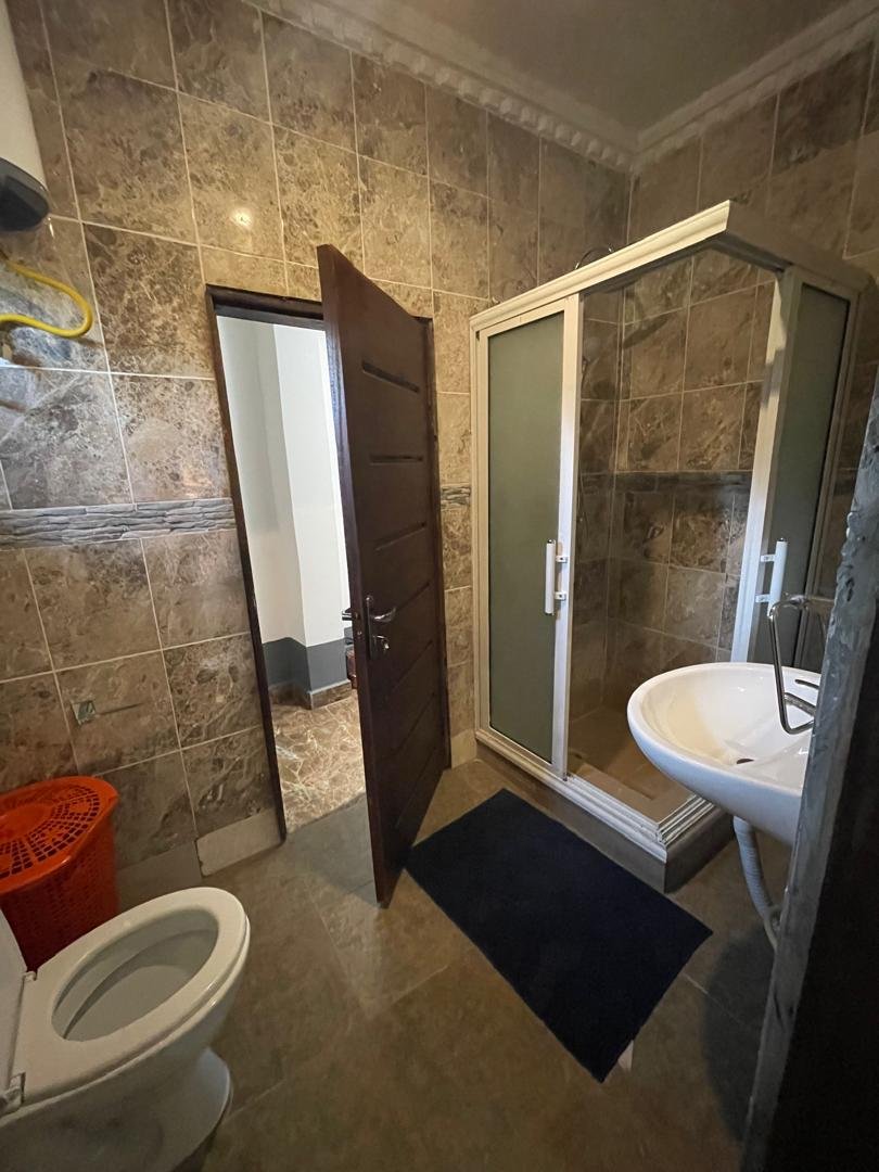 Apartment en-suite with shower cabin and water heater